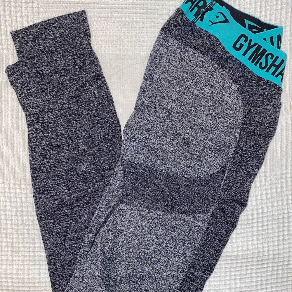 Gym shark leggings